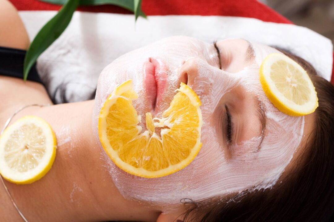 maschera viso ai frutti per il ringiovanimento della pelle